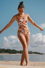 Retro Floral Patterned Backless Shorts Swimsuit - Image 5